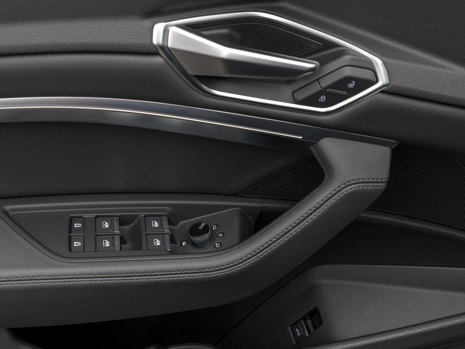 Audi e-tron 55 quattro advanced PANORAMA LUFTFEDERUNG, миниатюра 9
