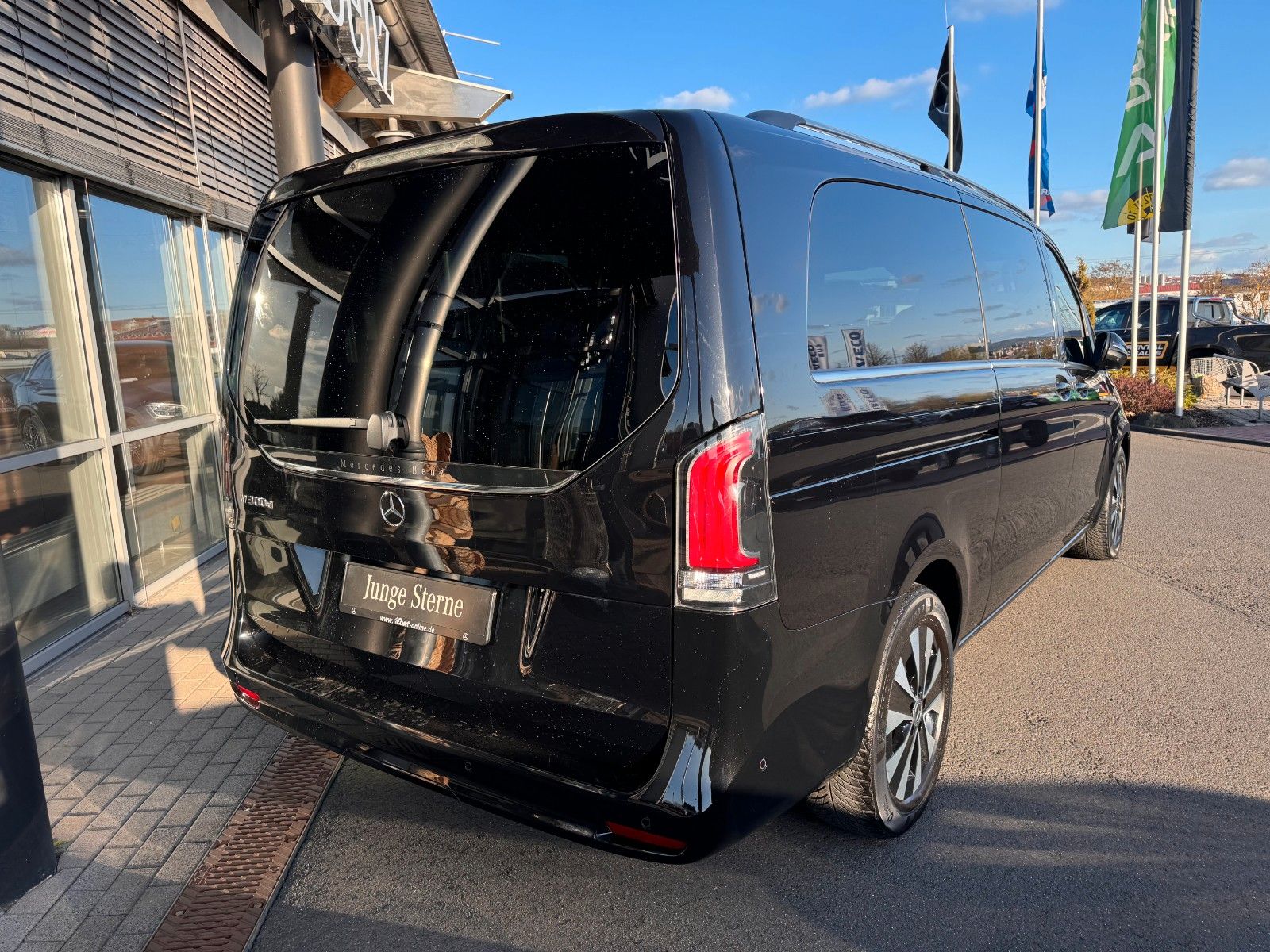 Fahrzeugabbildung Mercedes-Benz V 300 d 4MATIC AVA Extral AHK DISTRONIC Standh