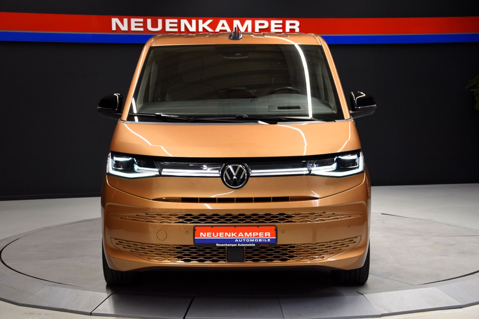 Fahrzeugabbildung Volkswagen T7 Multivan Style 7-Sitze HuD AHK Alcantara LED