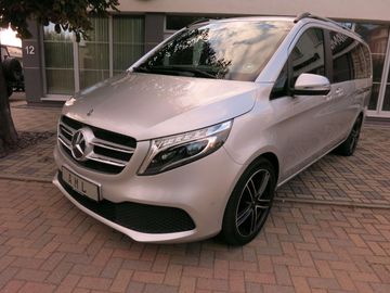 Mercedes V 220 - 1