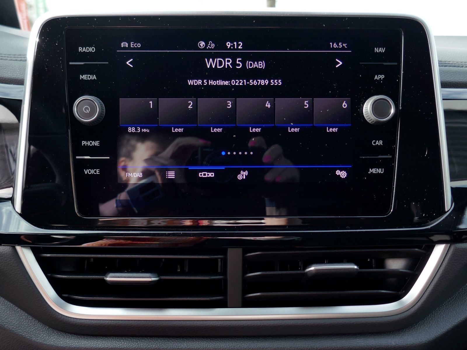 Fahrzeugabbildung Volkswagen T-Roc R-Line 1.5 TSI DSG | LED AHK RFK ACC