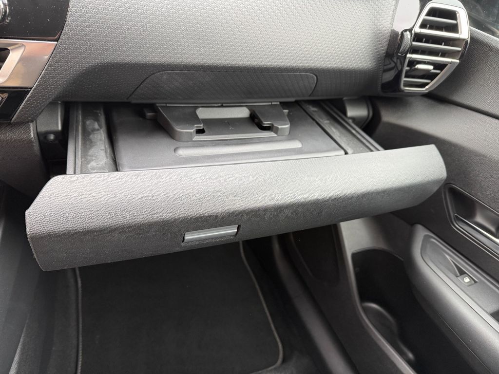 Fahrzeugabbildung Citroën e-C4 136 FEEL PACK+ Kältepaket