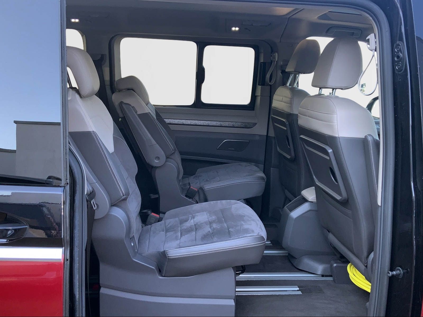 T7 Multivan Life 1.4 TSI eHybrid, STHZ,NAV,AHK.