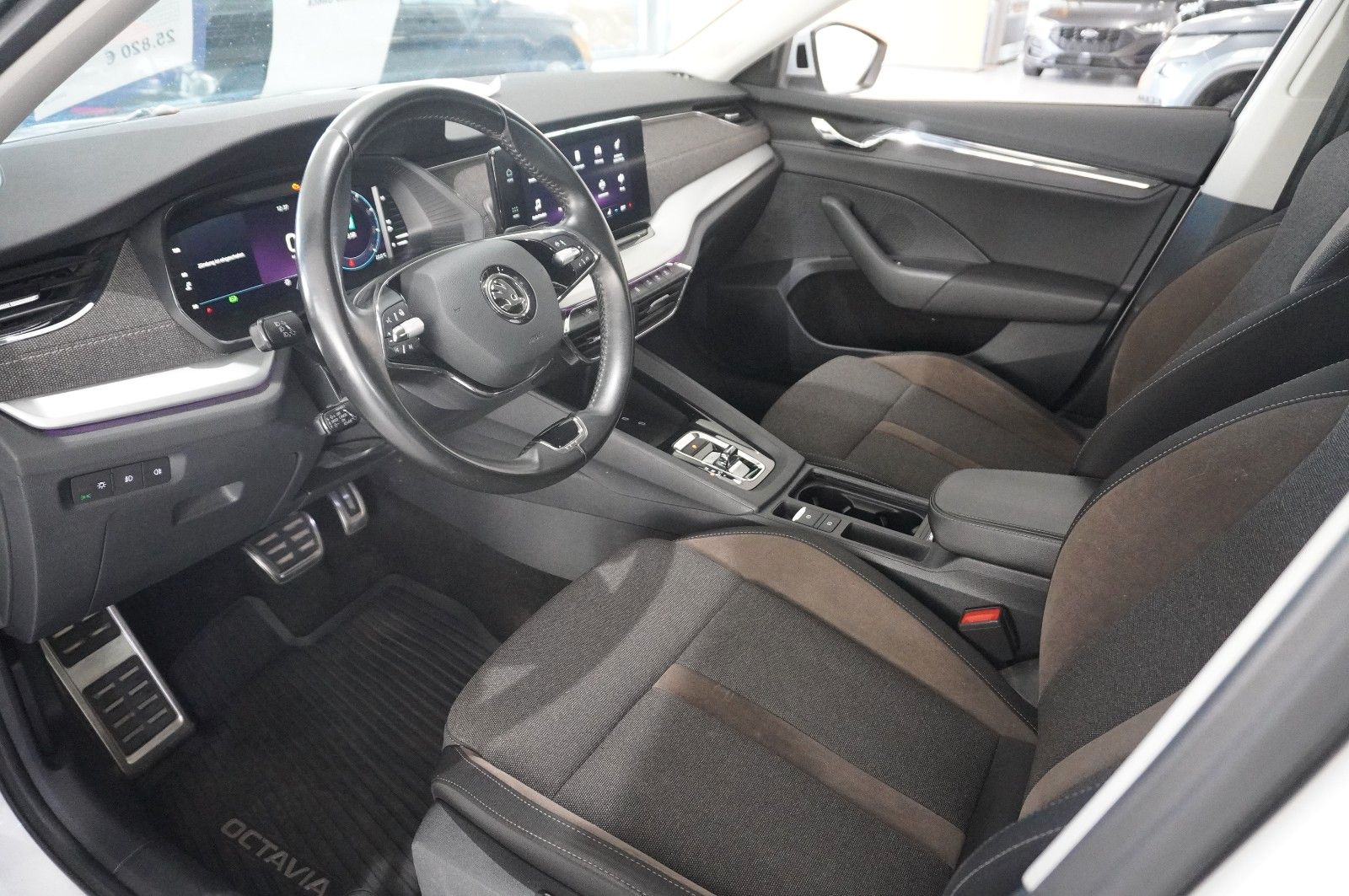 Fahrzeugabbildung SKODA Octavia 2.0D SCOUT 4X4 DSG NAVI/LED/KAMERA/AHK