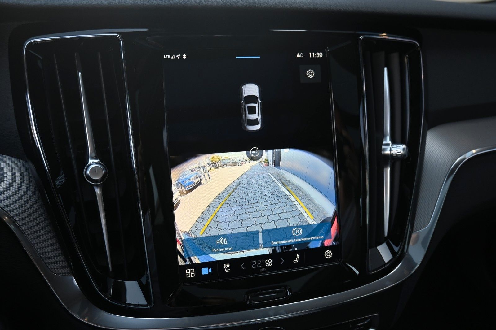 Fahrzeugabbildung Volvo S60 B4 Plus Dark*LED*PANO*STHZ*H&K*360*QI*19"