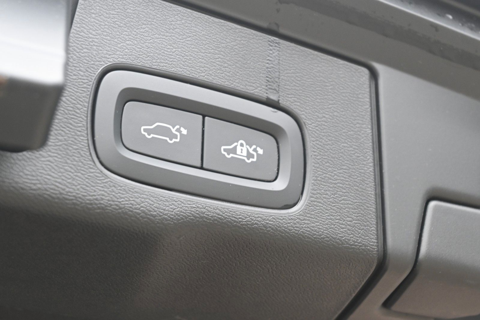 Fahrzeugabbildung Volvo XC60 T8 Ultimate Bright RC Plug-In B&W*LUFT*360°