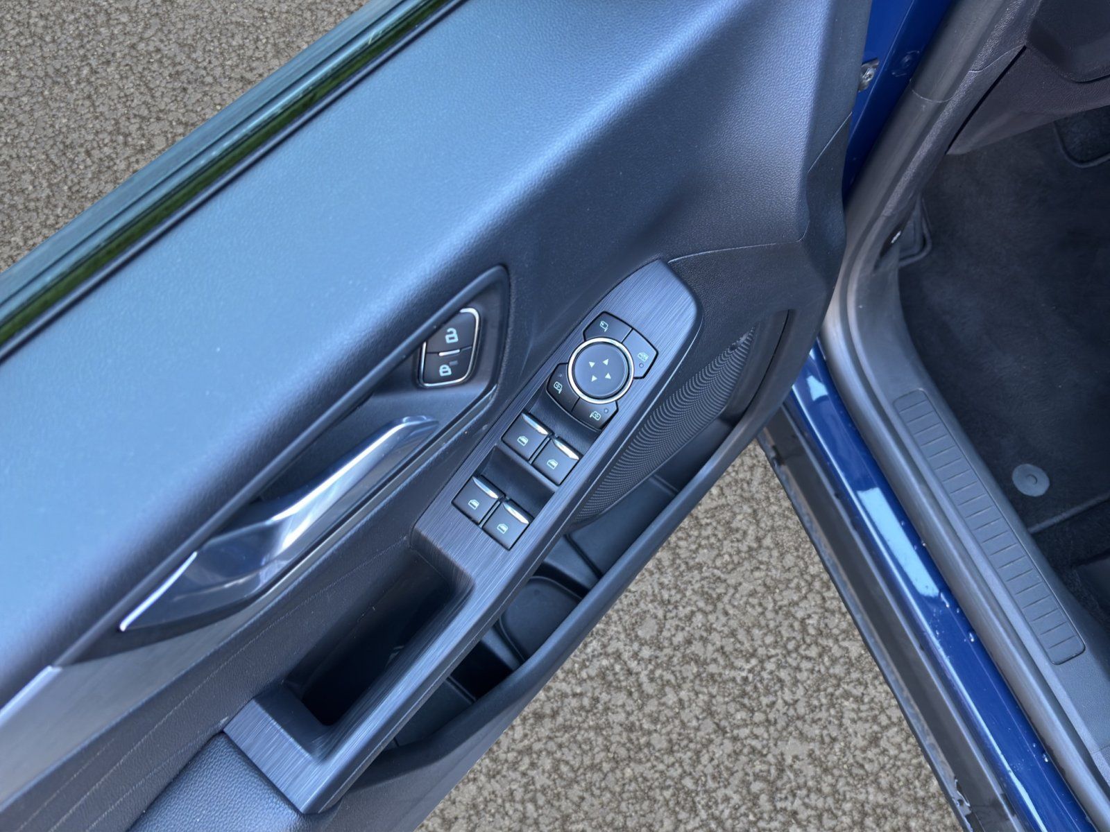 Fahrzeugabbildung Ford Kuga 2.5 PHEV Plug-In Hybrid Titanium