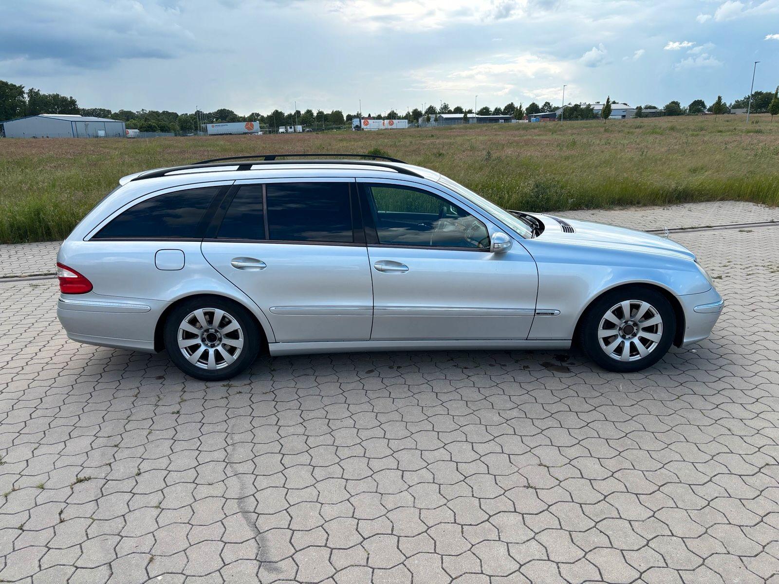 Mercedes-Benz E220 2005 — photo 11