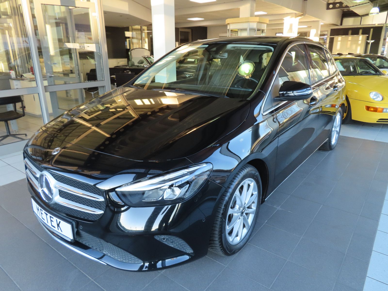 MERCEDES-BENZ B 180 d DSG  NAVI LED AHK KAMERA