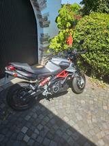 Aprilia Shiver 900,  1500 km, HU neu, AKRAPOVIC