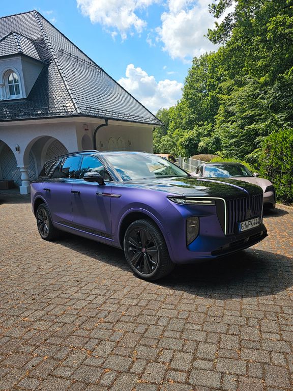 Hongqi E-HS9
