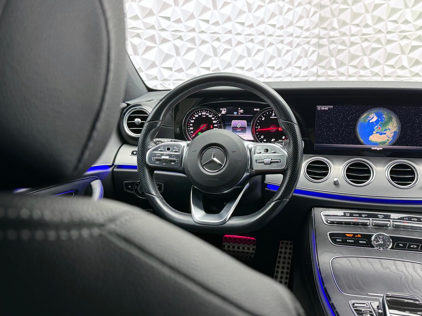 Fahrzeugabbildung Mercedes-Benz E220d T AMG*DISTRO*PANO*LUFT*360°*LED*DAB*ILS+