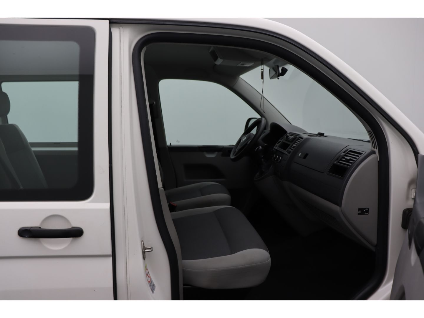 Fahrzeugabbildung Volkswagen T5 2.0 9-Sitzer