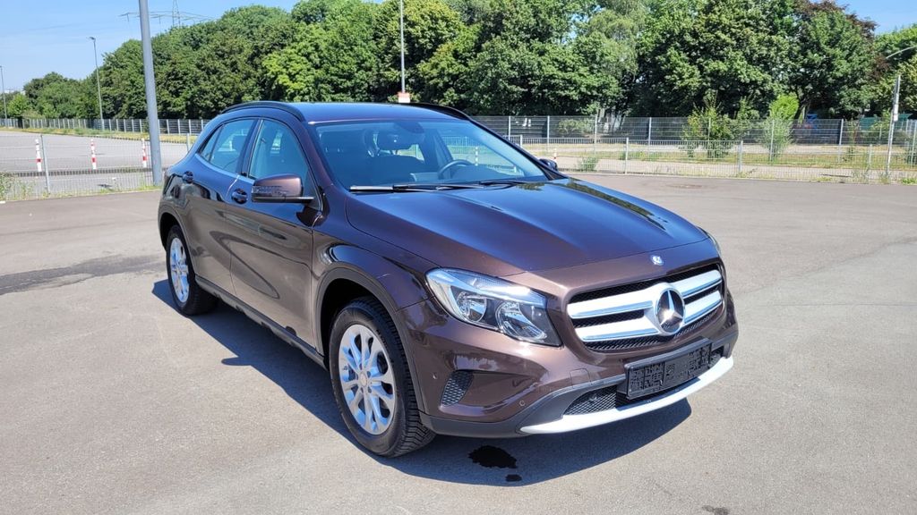 Mercedes-Benz GLA 200