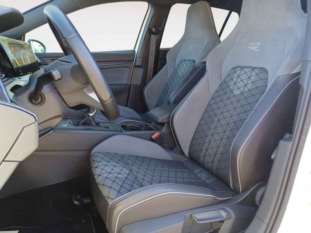 Fahrzeugabbildung Volkswagen Golf 1.5 TSI R-Line Navi, ACC, LED Plus, SWA