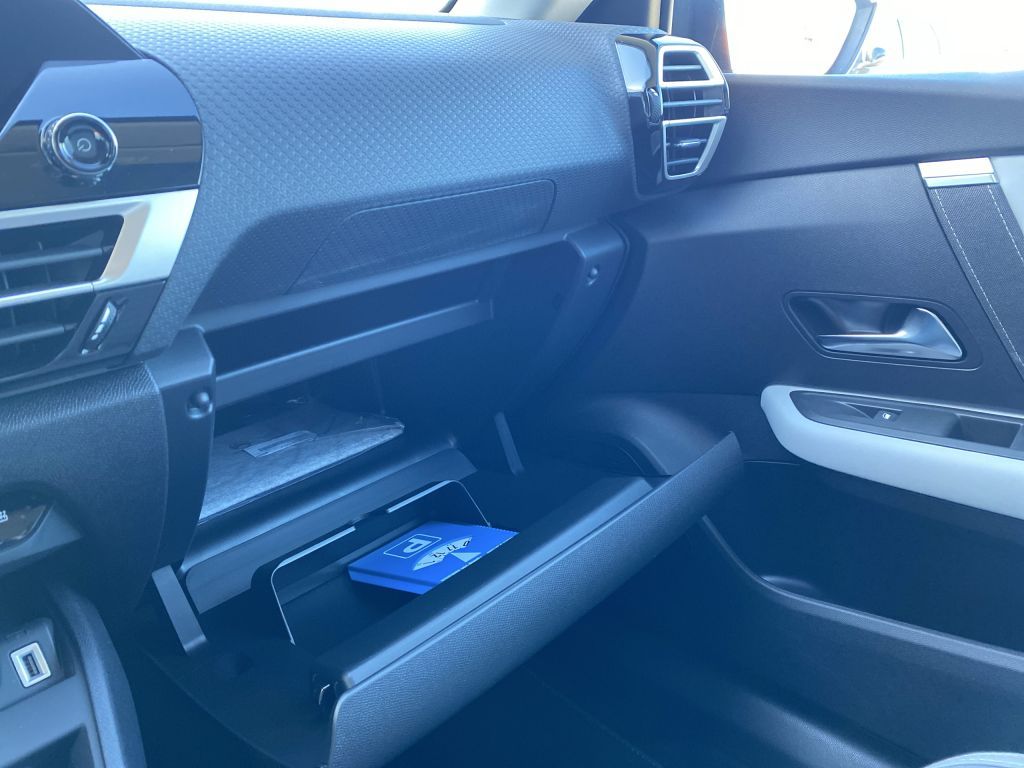 Fahrzeugabbildung Citroën C4 Hybrid 145 Automatik Max *Alcantara*Winterpak