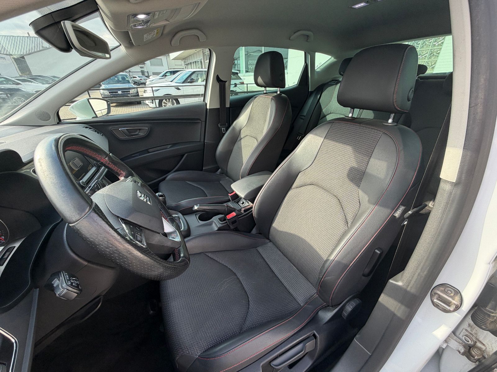Fahrzeugabbildung SEAT Leon /FR-LINE/LED/NAVI/LEDER/KLIMA/ACC