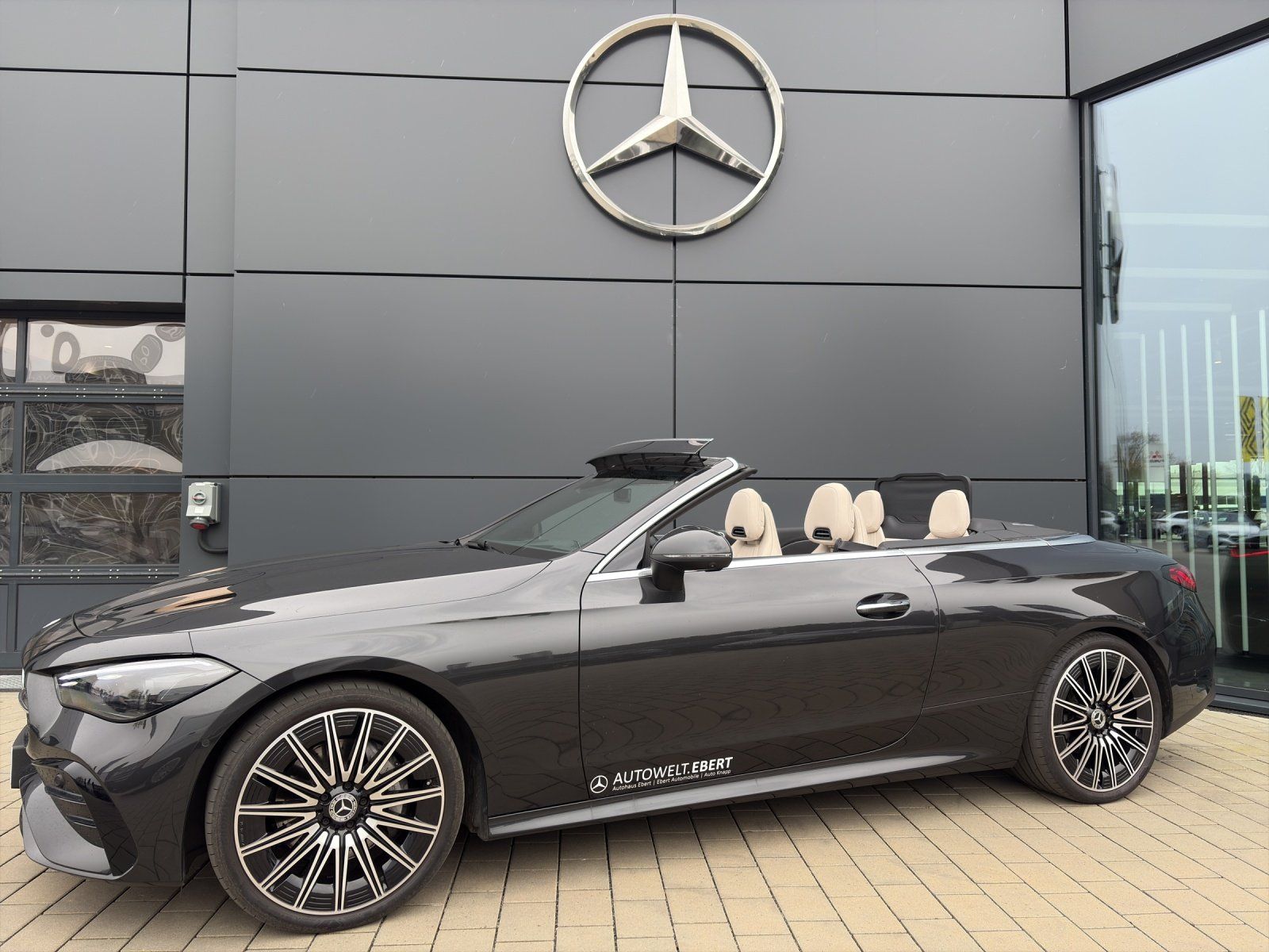Fahrzeugabbildung Mercedes-Benz CLE 300 4MATIC Cabriolet AMG HeadUp AHK Burmeste
