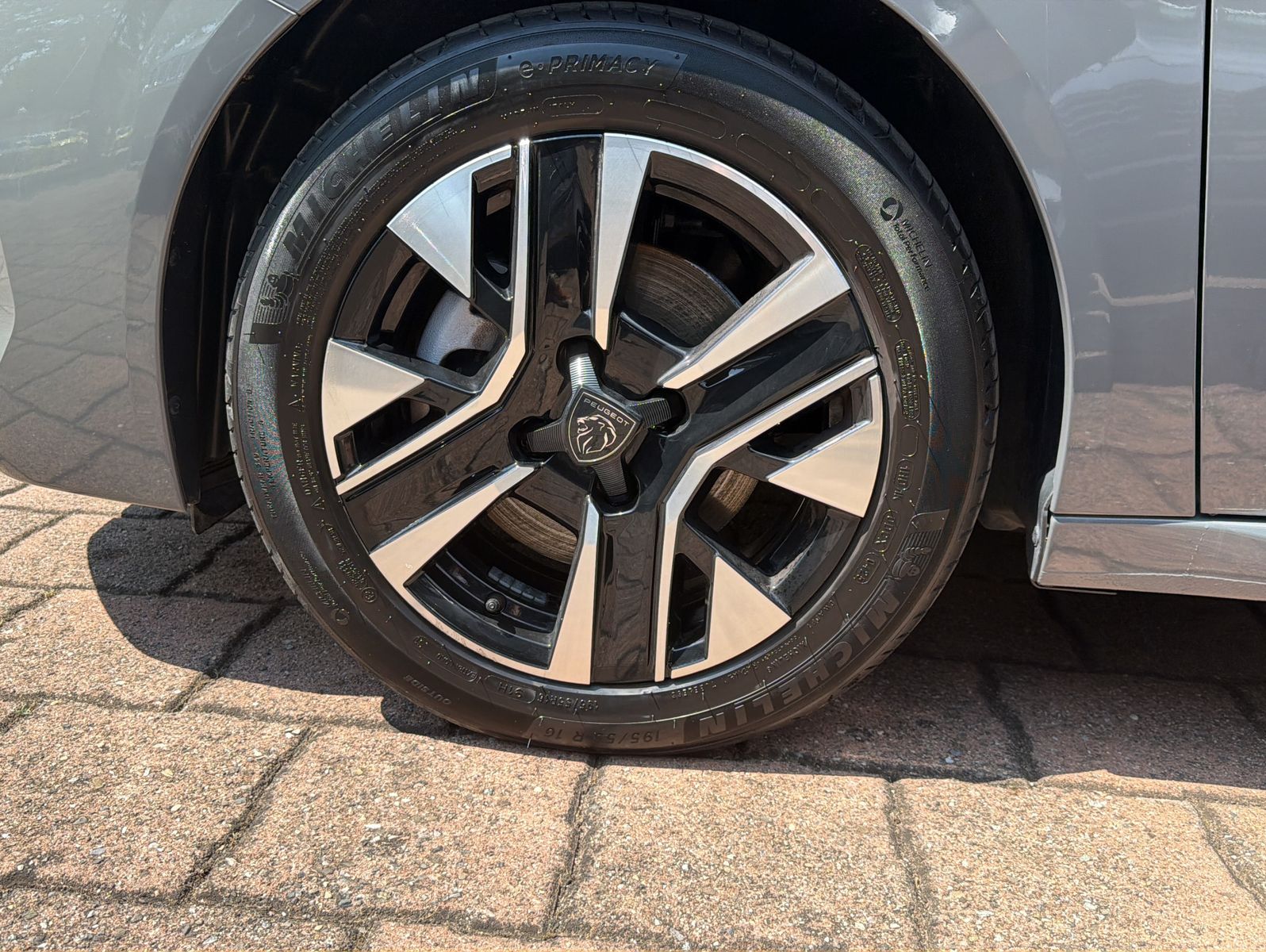 Fahrzeugabbildung Peugeot 208 101 Allure - Tempomat