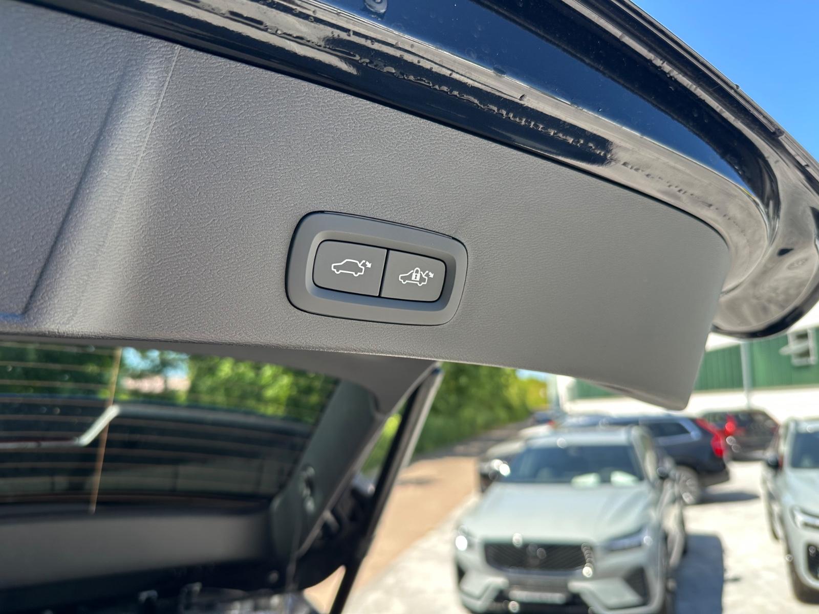 Volvo XC40 B3 BLACK EDT PLUS+360°CAM+LED+HK SOUND+20"