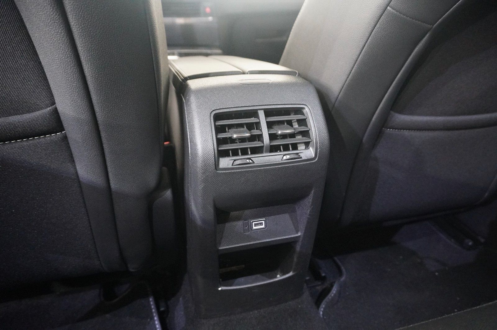 Fahrzeugabbildung Opel Astra L Lim. 1.6 HYBRID ELEGANCE NAVI/LED/SH/AHK