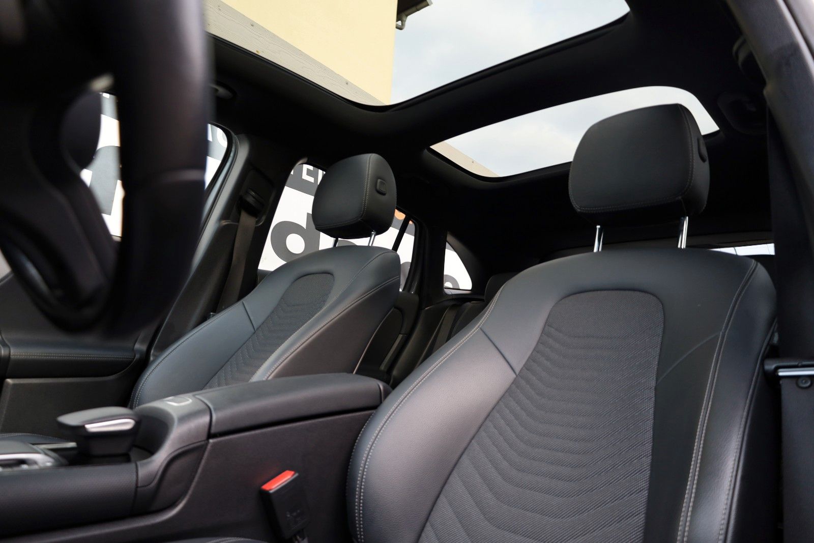 Fahrzeugabbildung Mercedes-Benz GLA 250 e, Style,T.Leder,Navi,LED,SH,Kamera,Pano
