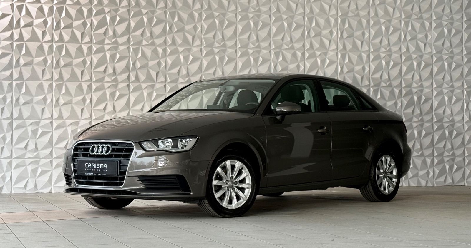 AUDI A3Limousine attraction*NAVI*GARANTIE*TOP ZUSTAND
