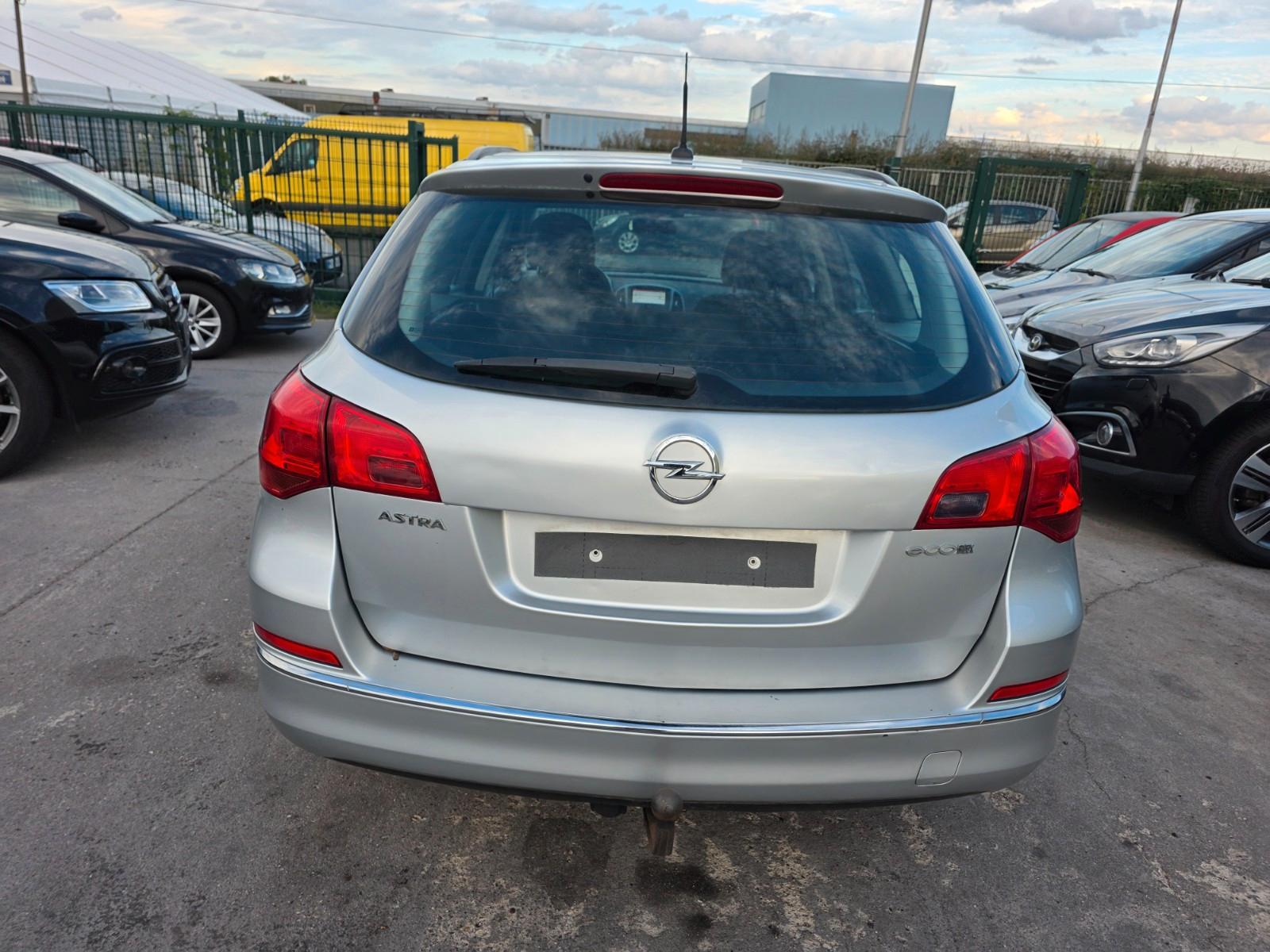 Opel Astra 2014 — photo 5