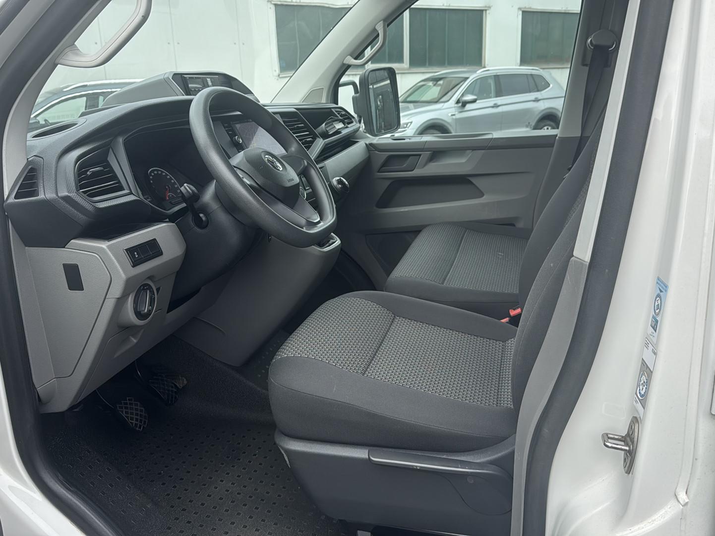Volkswagen T6.1 DoKa Pritsche+Plane 4Motion StHz Navi AHK