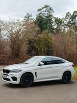 BMW X6 M 4.4 V8 585-720 PS  - weiße BMW X6 M