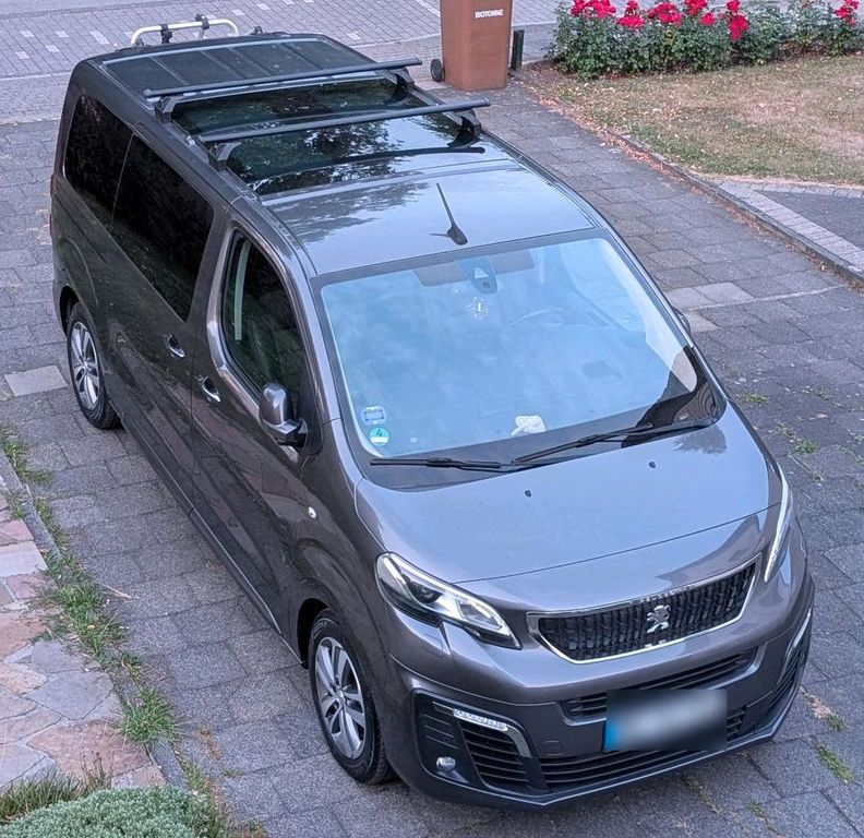 Image of Peugeot Traveller