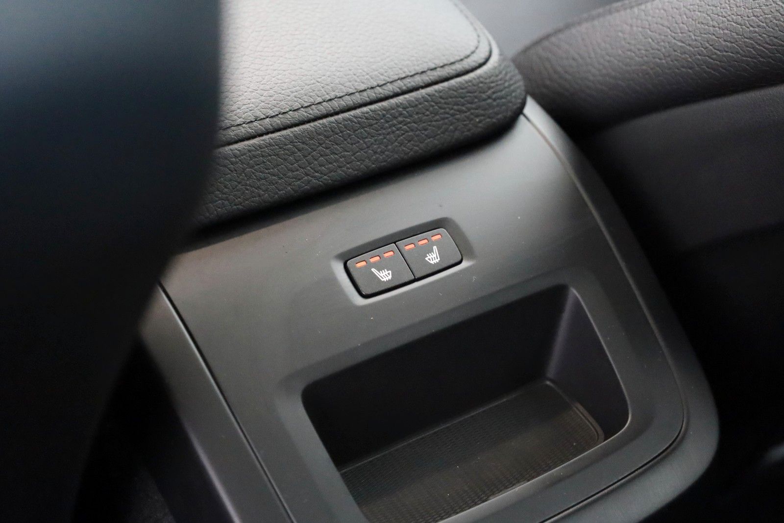 Fahrzeugabbildung Volvo XC60 T6 AWD Inscription,Kamera,4xSH,ACC,Pano,AHK