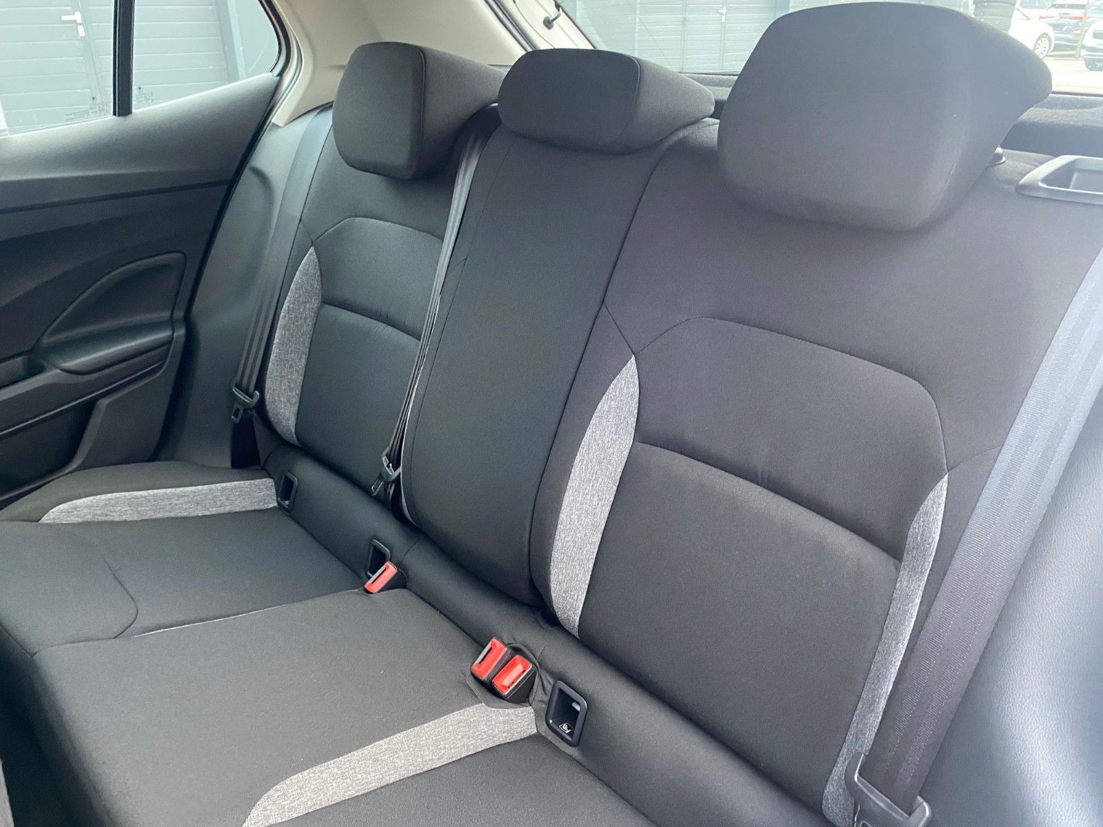 Fahrzeugabbildung SKODA Fabia 1.0l MPI Essence *SOFORT*KLIMA*PDC hinten*