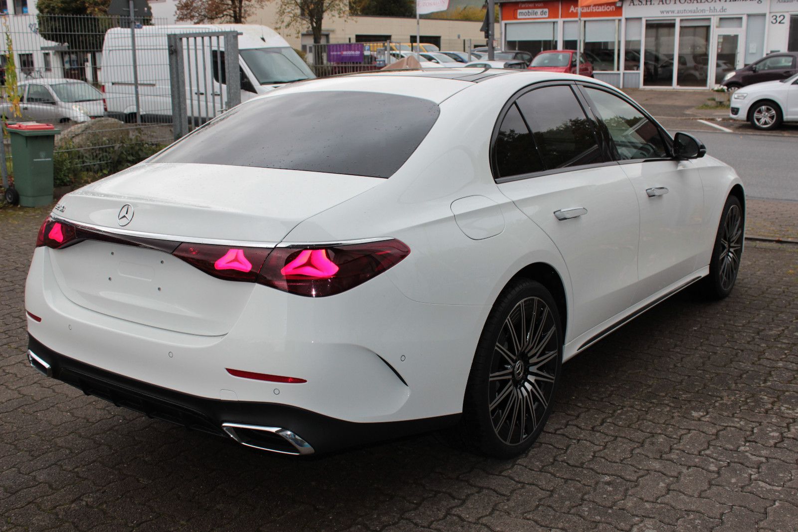 Fahrzeugabbildung Mercedes-Benz E 200 *MY26*AMG Line Premium Plus*Superscreen*