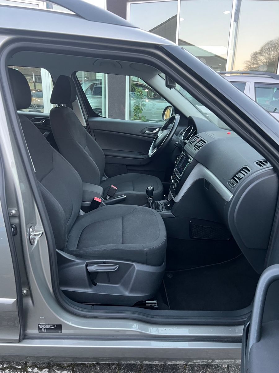 Fahrzeugabbildung SKODA Yeti 2.0 TDI Ambition * KAMERA *