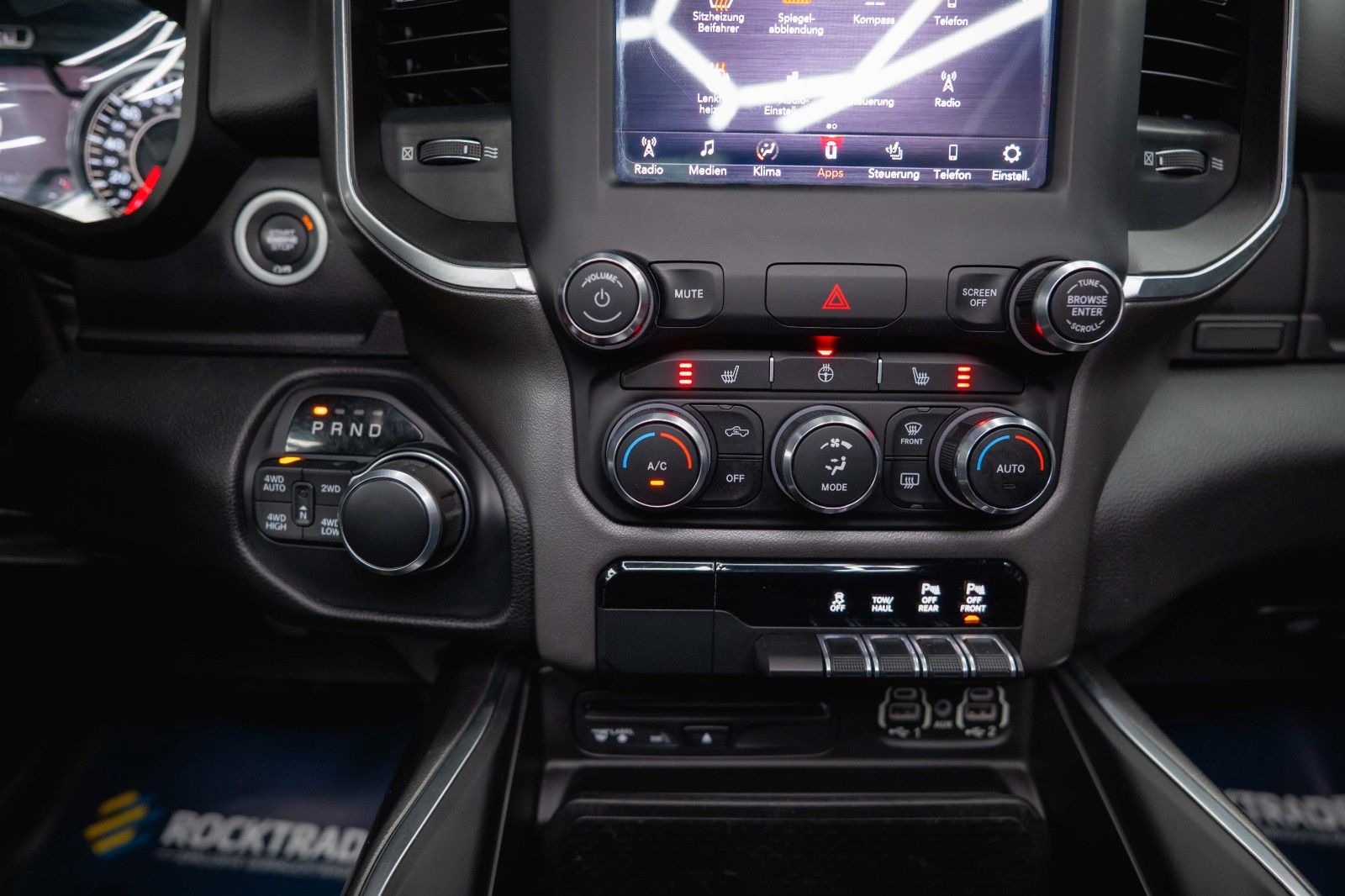 Fahrzeugabbildung Dodge RAM 5.7 V8 HEMI 4x4 OFFROAD Night-Paket *PANO*