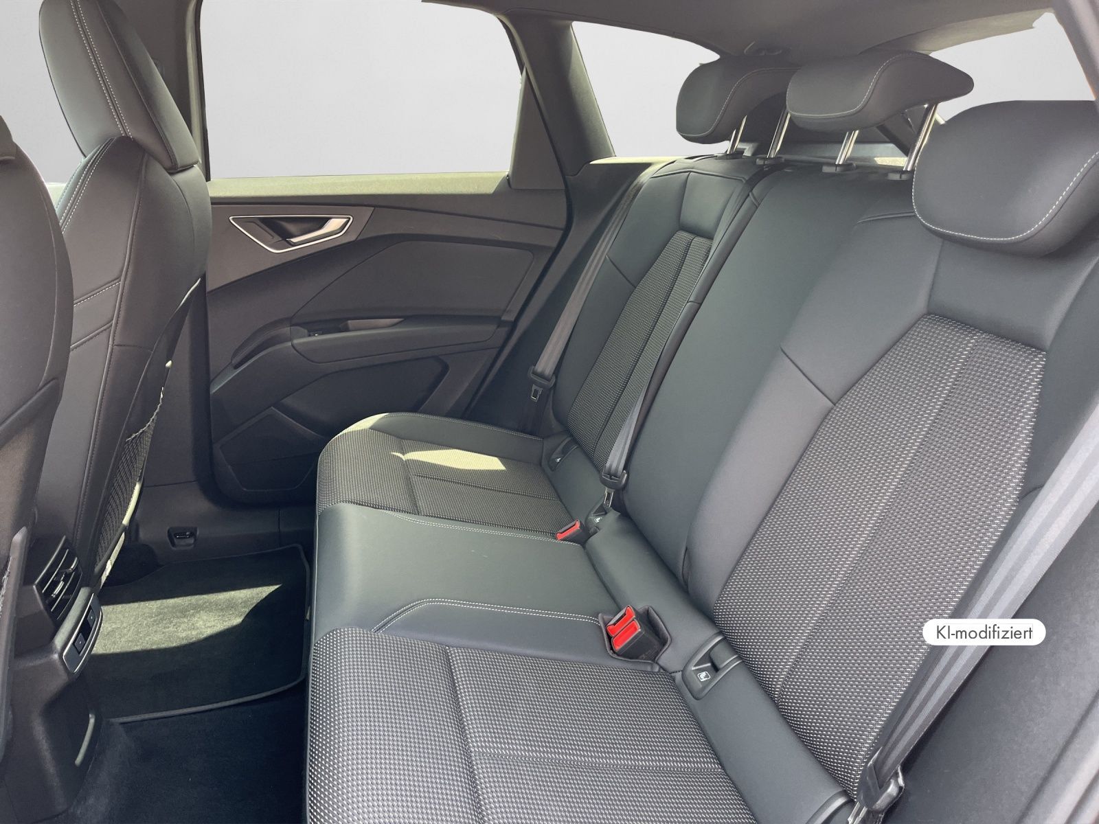 Audi Q4 e-tron 40 S line Int. NAVI AHK ACC EPH+ RFK foto 15