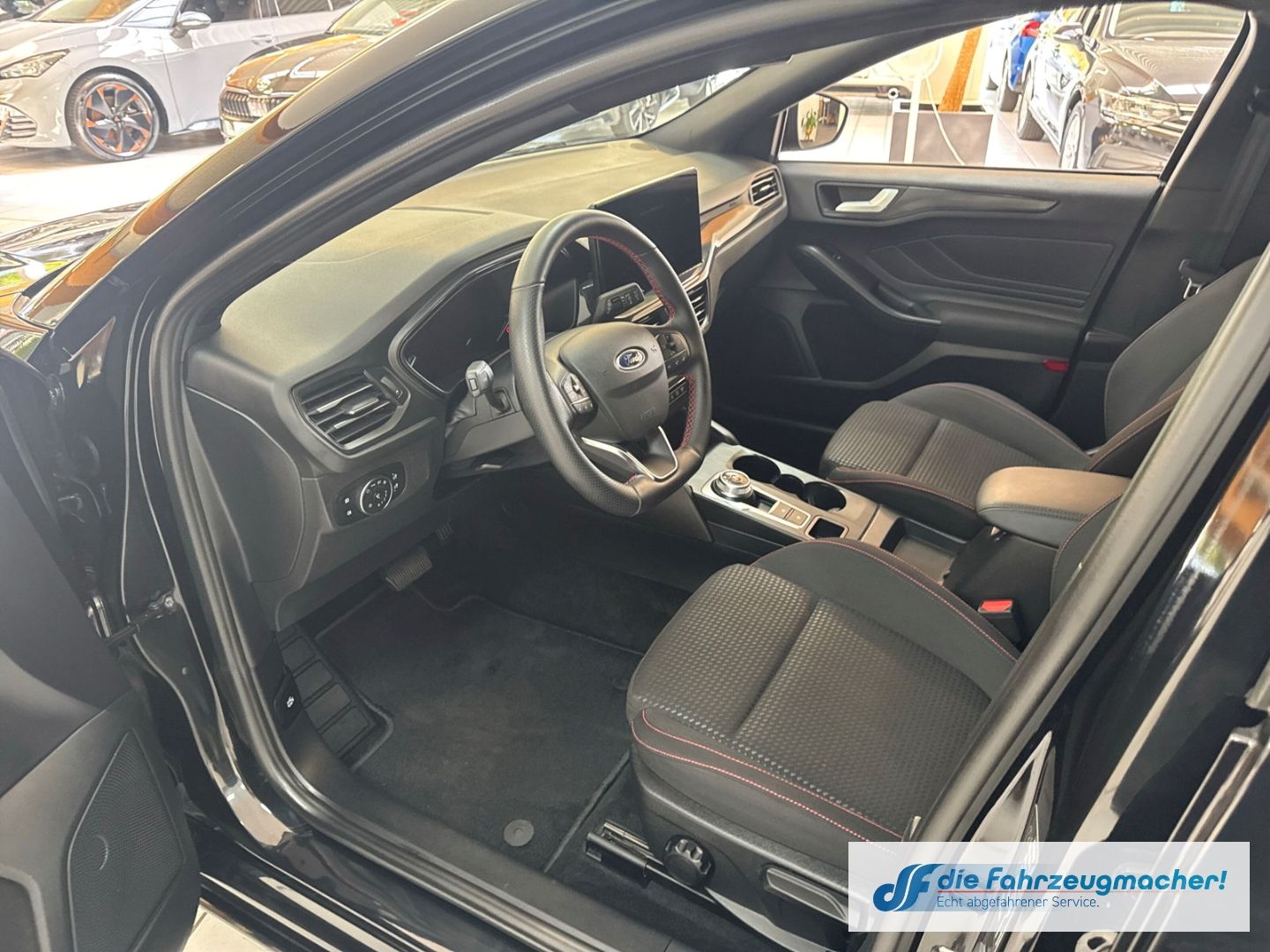 Fahrzeugabbildung Ford Focus ST-Line Navi LED ACC Apple CarPlay Android