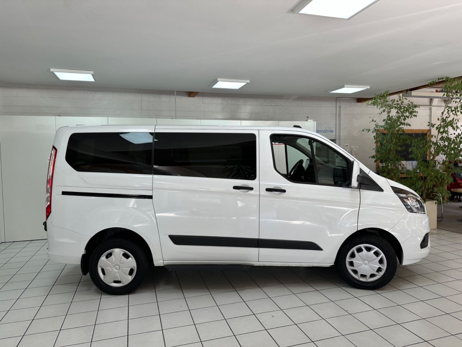 Fahrzeugabbildung Ford Transit Custom Kombi 320 L1 Trend *Doppel Klima*