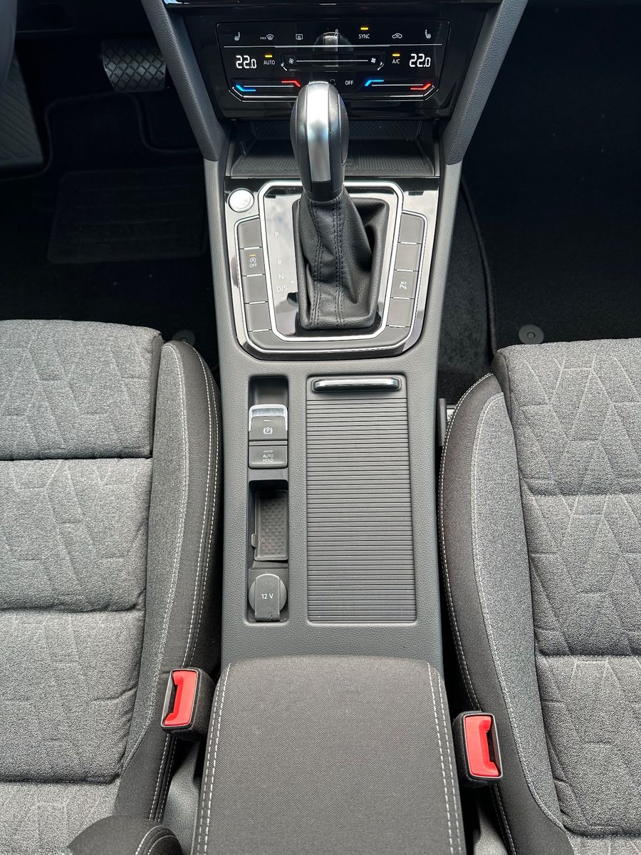Fahrzeugabbildung Volkswagen Passat Variant 2.0 TDI DSG Business NAV+LED+ACC
