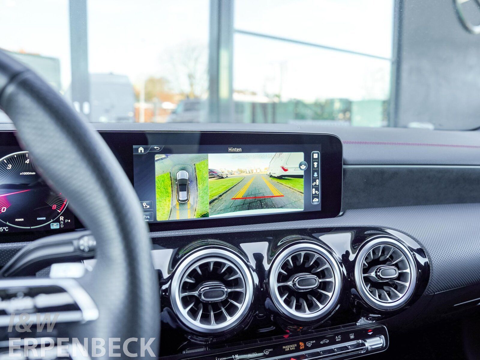 Fahrzeugabbildung Mercedes-Benz CLA 200 SB AMG 360° FAP Pano Night Distr Std.Hz.