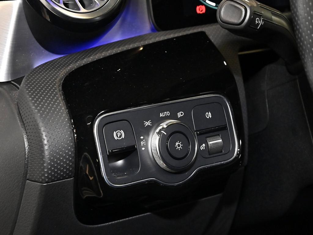 Mercedes-Benz A 250 e Lim AMG Line NIGHT PANO LED NAVI KAMERA