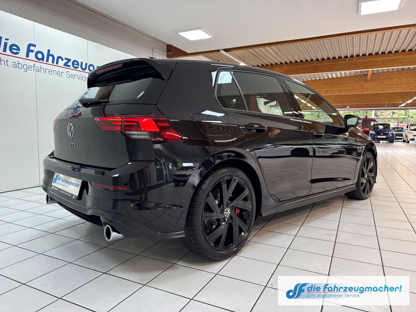Fahrzeugabbildung Volkswagen Golf VIII GTI 2.0 TSI Navi Digitales Cockpit LED