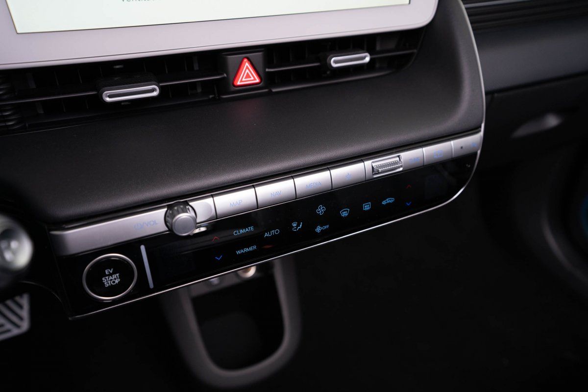 Fahrzeugabbildung Hyundai IONIQ 5 58kWh AWD UNIQ Assistenzpaket