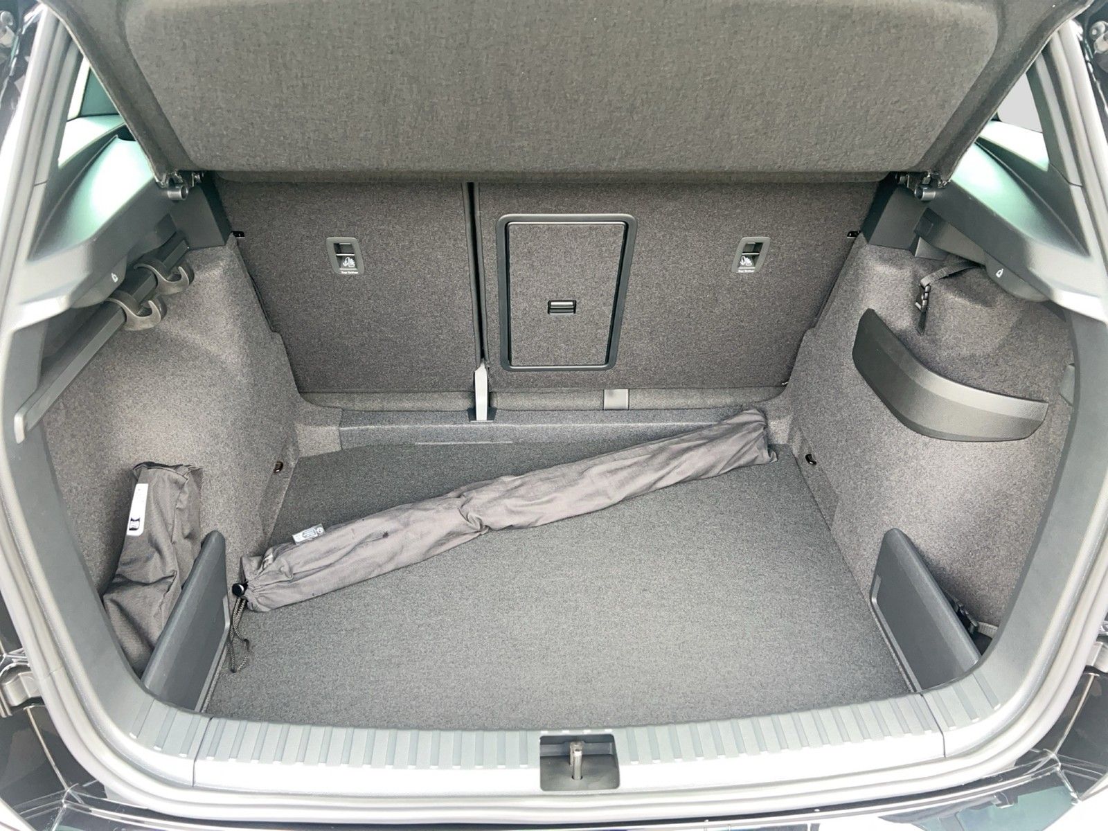 Fahrzeugabbildung SKODA Karoq TSI Sportline 4x4 AHZV MATRIX RFK ACC NSW
