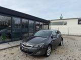 Opel Astra J Sports Tourer Sport*Xenon*Navi*Kamera* - Opel Astra: Kombi, J