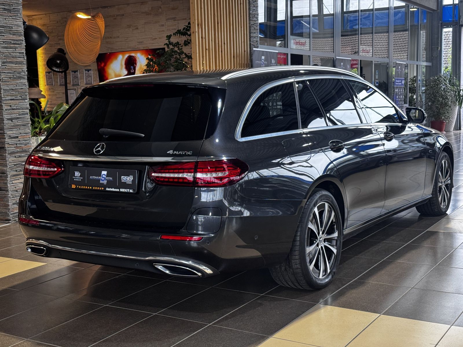 Mercedes-Benz E 300 de 4Matic Busines Leder Ambiente Luftfeder imagem 3