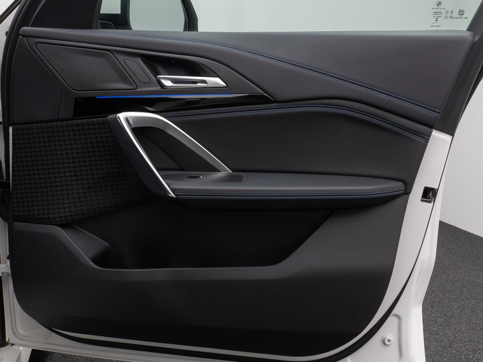 Fahrzeugabbildung BMW iX1 xD30  M Sport Kamera DAB Fernlichtassist AHK