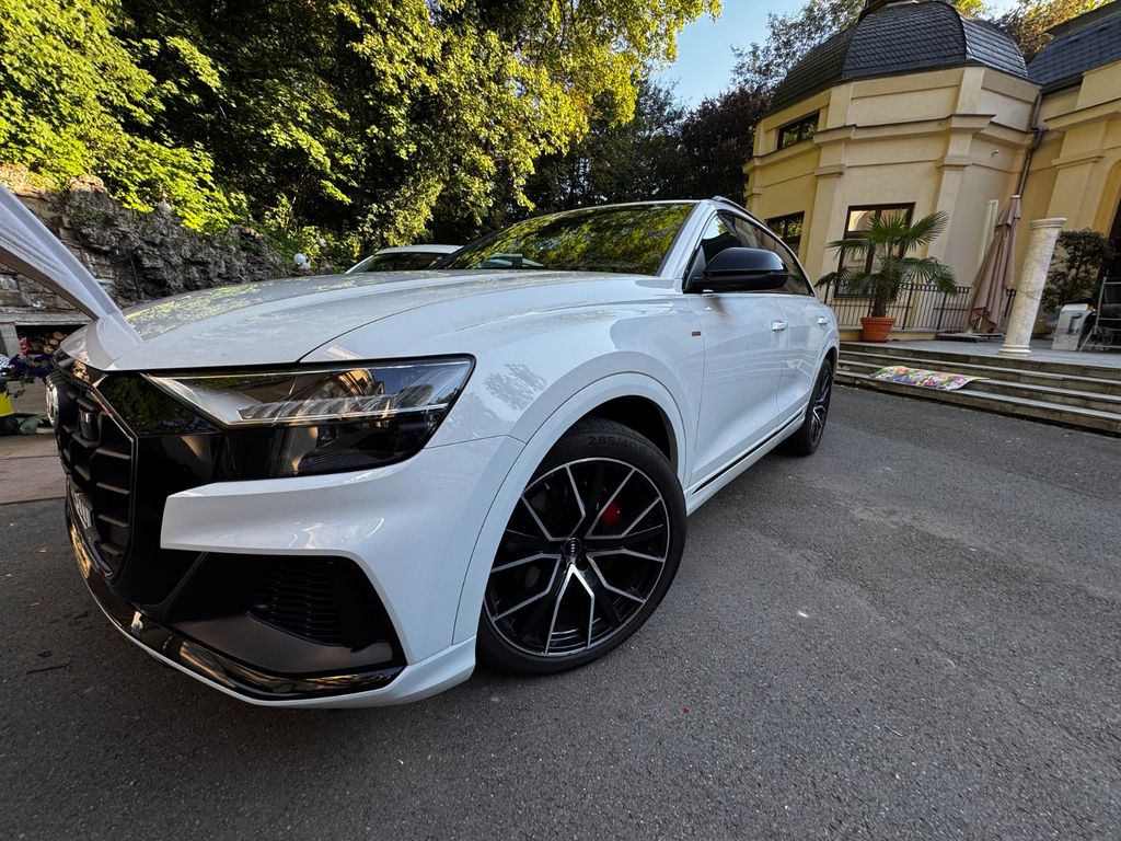 Image of Audi Q8