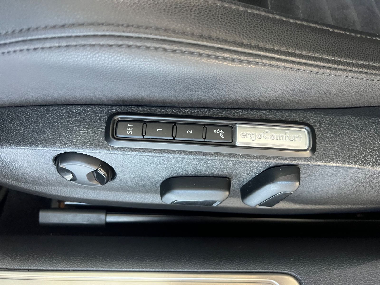Fahrzeugabbildung Volkswagen Passat 2.0TDI DSG Variant Highline *MASSAGE*